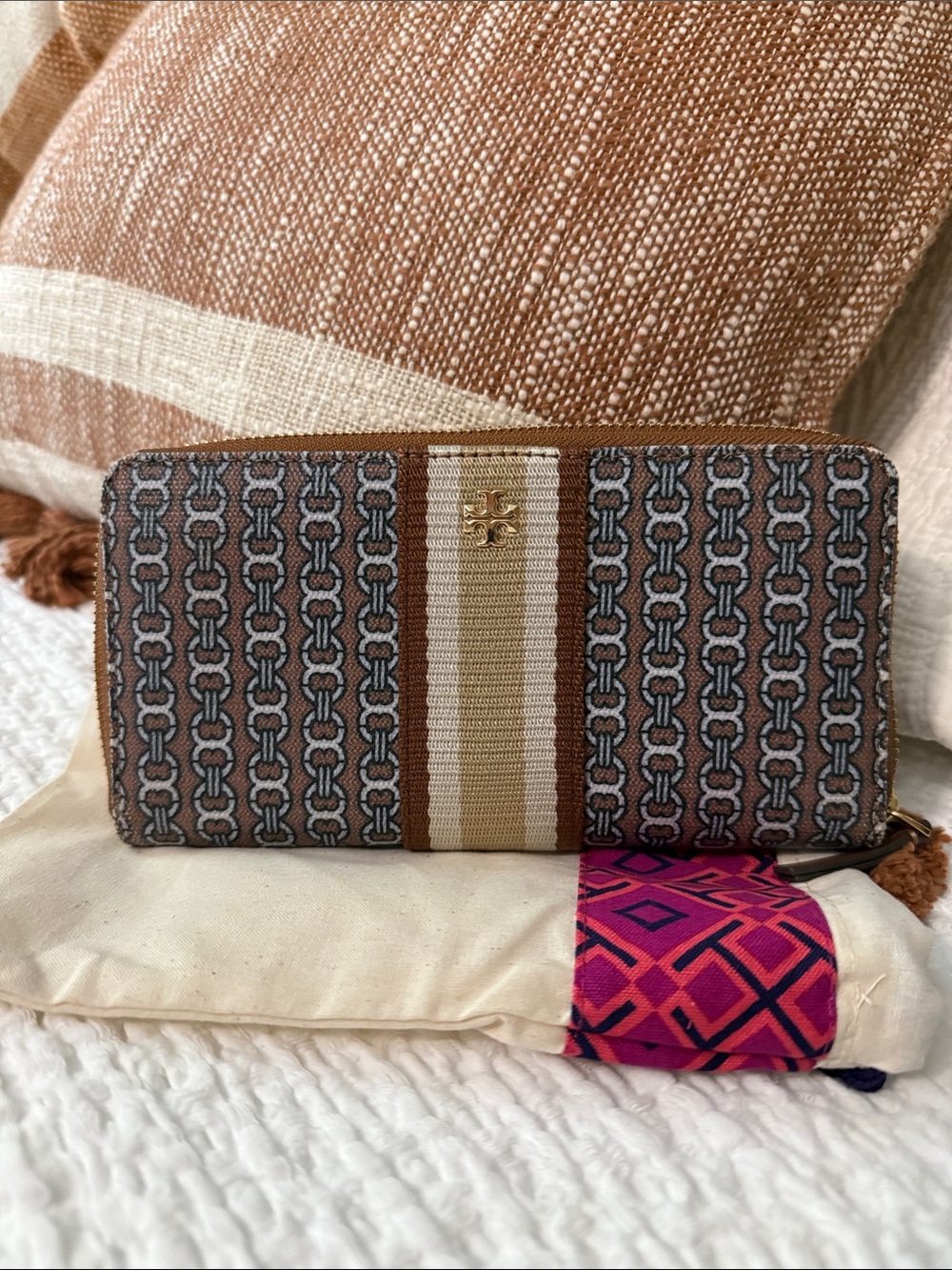 Tory Burch Gemini Link Coated Canvas Zip Wallet Brown Tan w/ Dust Bag